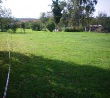 Vu du terrain au bout du chemin.