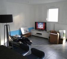 Le salon, pas encore de canapé et toujours en chantier HIHIHI....