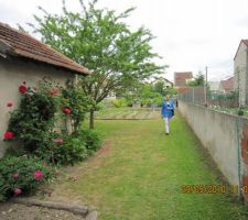 Devant la petite maisonnette que je compte garder