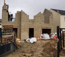 &Eacute;l&eacute;vation des murs du premier &eacute;tage