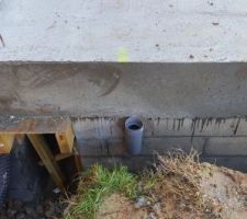 Vue sur une des poutres de redressement 40 cm de beton ca commence a faire