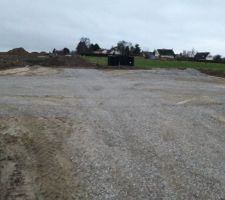 11i&egrave;me Semaine de travaux
Les structures de voirie ont &eacute;t&eacute; r&eacute;alis&eacute;es. On commence &agrave; deviner le lotissement...