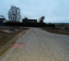 11i&egrave;me Semaine de travaux
Les structures de voirie ont &eacute;t&eacute; r&eacute;alis&eacute;es. On commence &agrave; deviner le lotissement...