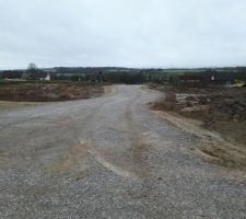 11i&egrave;me Semaine de travaux
Les structures de voirie ont &eacute;t&eacute; r&eacute;alis&eacute;es. On commence &agrave; deviner le lotissement...