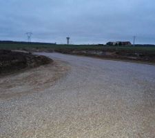11i&egrave;me Semaine de travaux
Les structures de voirie ont &eacute;t&eacute; r&eacute;alis&eacute;es. On commence &agrave; deviner le lotissement...