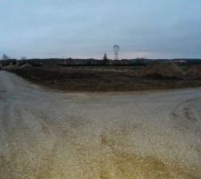 11i&egrave;me Semaine de travaux
Les structures de voirie ont &eacute;t&eacute; r&eacute;alis&eacute;es. On commence &agrave; deviner le lotissement...