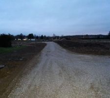 11ième Semaine de travaux
Les structures de voirie ont été réalisées. On commence à deviner le lotissement...