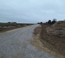 11ième Semaine de travaux
Les structures de voirie ont été réalisées. On commence à deviner le lotissement...