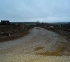 11ième Semaine de travaux
Les structures de voirie ont été réalisées. On commence à deviner le lotissement...
