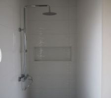 Fa&iuml;ence douche italienne