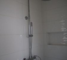 Colonne de douche salle d'eau