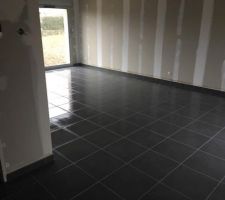 Carrelage du salon/ salle a manger fini