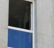 On aper&ccedil;oit les travaux interieur dans un des appartement