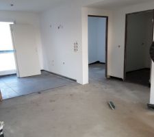 Visite de notre appartement: cuisine chambre s&eacute;jour