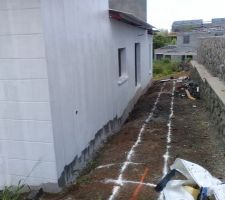 Tra&ccedil;age puisard 6 m3 pour recueillir les eaux de toiture