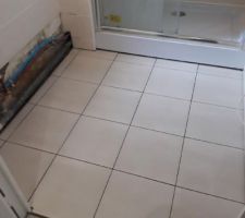Réfection du sol et du coffrage de la salle d'eau suite au dégât des eaux.