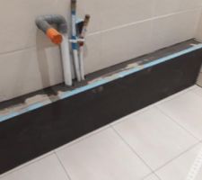 Réfection du sol et du coffrage de la salle d'eau suite au dégât des eaux.