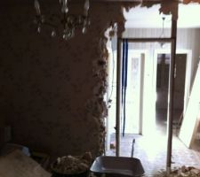 Ancien mur entre la salle et le hall RDC