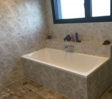 Salle de bain : baignoire 180x80