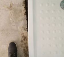 Gros défaut chape salle de bains au niveau du receveur de douche(4 cms)