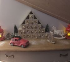 Premier Noël! Décoration de notre maison
Mon calendrier de l'avant (objet bois brut, décoré par mes soins)