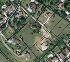 Voici le terrain : parcelle 344
On y voit la maison d&eacute;j&agrave; construite, le projet consiste &agrave; y construire une 2d maison. Le plan d'implantation des deux terrains est &agrave; venir.