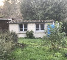 1ère étape sur le terrain est de démolir cette cabane en béton que mon mari veut faire tomber lui même, va falloir s?équiper !