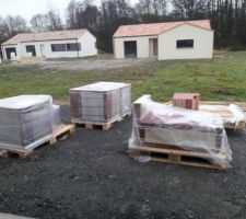 4 palettes soit 2860 kg à porter à bout de bras dans le garage ! THE GALERE