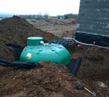 Cuve eau de pluie avec redistribution dans la maison (wc,machine à laver,robinet extérieur)