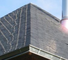 L'arête Ouest de la toiture, c'est normal que ça fasse des zig-zag??