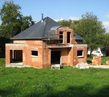Ça y est la couverture est terminée pour la partie logement, reste le garage...