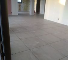 Carrelage du RDC! Trop contente du résultat...depuis les joint ont été fait