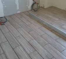 Pose carrelage immitation parquet