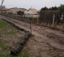 Vue du chemain d'acc&egrave;s en cours de r&eacute;alisation
