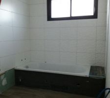 Salle de bain des enfants presque finie en une journée !