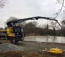 Dalle réalisée à l'aide d'une pompe à béton