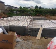 Pose des hourdis en polystyrène.