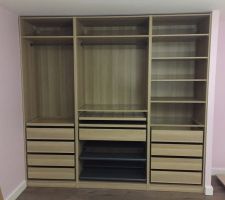 Après de multiples revirement de situation nous avons décidé de prendre les dressing chez IKEA !