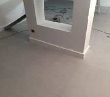 Pose des plinthes blanche en bas