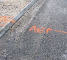 La société des eaux détermine l'emplacement ou se trouvera l'arrivé d'eau potable.