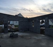 Fin de la grosse ma&ccedil;onnerie, prochaine grosse &eacute;tape la charpente.