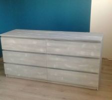 Chambre parentale : peinture des murs et custo de la commode malm (noire à la base)