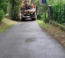 Tentative de coulage des fondations avec un pompe .