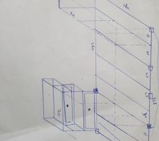 Plan de l estrade.
J ai rectifié  et espacé  de 30 cm les renforts. 
La structure est fixée  au mur