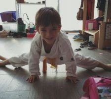 Salon/espace vide sur hall en bordel, mais maison qui vit :p