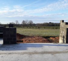 Élévation des murs après 3 jours de travail !
Futur baie vitrée de 4 mètres !