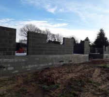 &Eacute;l&eacute;vation des murs apr&egrave;s 3 jours de travail !