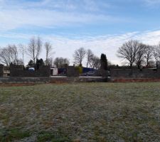 &Eacute;l&eacute;vation des murs apr&egrave;s 3 jours de travail !
Vue Globale !