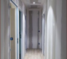 Carrelage imitation parquet Marazzi Treverkway de Decoceram couloir