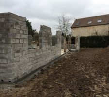 Facade SUD, les chambre enfants, les baies vitrées et notre suite parentale ( bon ok faut une bonne dose d´imagination ^^ )